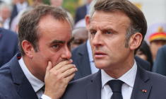 Sébastien Lecornu et Emmanuel Macron à Hanoi, au Vietnam, le 26 mai 2025. ( AFP / LUDOVIC MARIN )