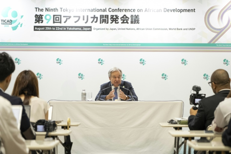 Le secrétaire général de l'ONU, Antonio Guterres, lors d'une conférence de presse à la 9e Conférence internationale de Tokyo sur le développement de l'Afrique à Yokohama, au sud de Tokyo, le 21 août 2025 ( AFP / Yuichi YAMAZAKI )
