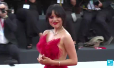 81e Mostra de Venise : les stars font leur entrée sur le tapis rouge