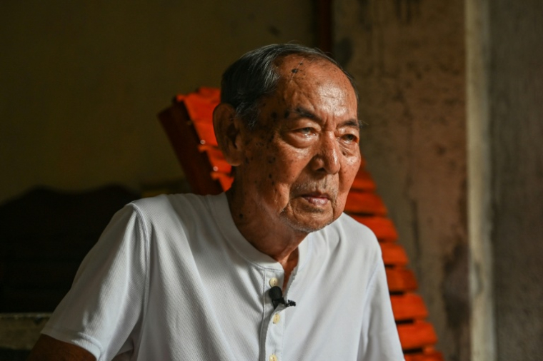 Jose Villafuerte est interviewé chez lui à San Pablo, Laguna, aux Philippines, le 1er août 2025 ( AFP / Jam STA ROSA )
