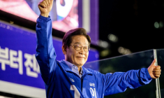Le candidat de centre-gauche à la présidentielle sud-coréenne Lee Jae-myung lors de son meeting de clôture de Campagne, le 2 juin 2025 à Séoul ( AFP / Anthony WALLACE )