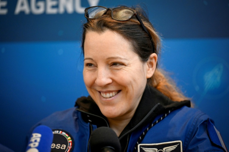 L'astronaute française Sophie Adenot  s'exprime à son arrivée à l'aéroport de Cologne, le 10 octobre 2026  ( AFP / INA FASSBENDER )