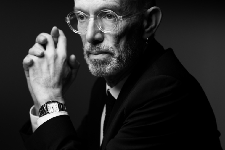 L'écrivain français Laurent Mauvignier lors d'un séance photo à Paris, le 13 octobre 2025. ( AFP / JOEL SAGET )