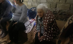 Des civils se réfugient dans un abri au Nagorno-Karabakh