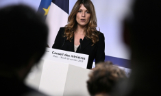 La porte-parole du gouvernement Maud Bregeon après le conseil des ministres à Paris, le 14 octobre  ( AFP / JULIEN DE ROSA )