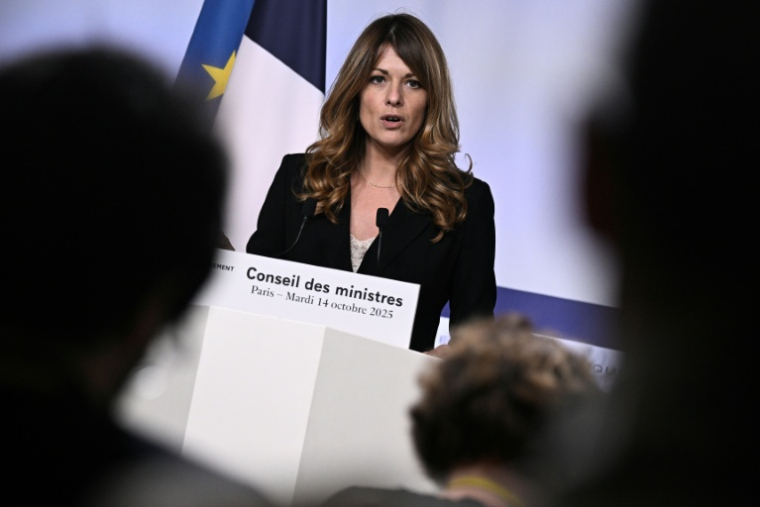 La porte-parole du gouvernement Maud Bregeon après le conseil des ministres à Paris, le 14 octobre ( AFP / JULIEN DE ROSA )