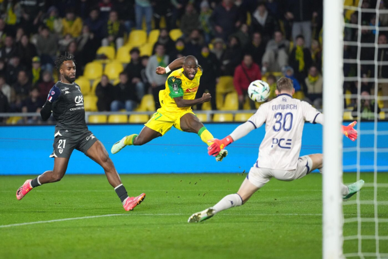 Pau écœure Metz, Nantes toujours au ralenti
