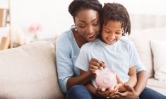 Sur quel placement investir l'argent reçu par votre enfant à Noël ? ( Crédits : © Prostock-studio - stock.adobe.com)