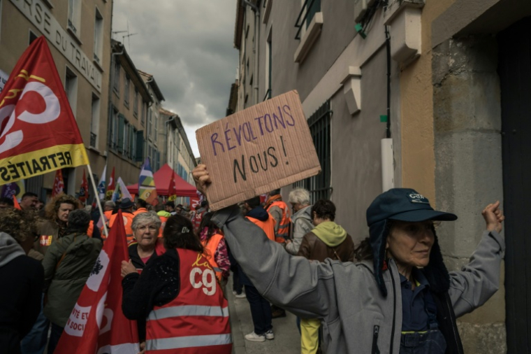 Un rassemblement d'organisations syndicales organisé par la CGT contre les mesures les visant, annoncées par le maire RN de Carcassonne, Christophe Barthes, à la Bourse du Travail de Carcassonne, le 13 mai 2026 dans l'Aude ( AFP / Ed JONES )