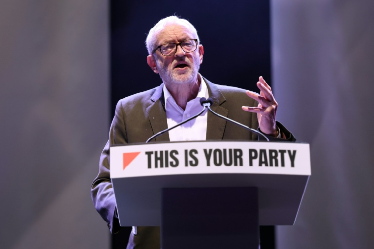 Jeremy Corbyn, ancien chef du Parti travailliste et cofondateur de "Votre Parti", lors d'un discours à Liverpool, dans le nord-ouest de l'Angleterre, le 29 novembre 2025 ( AFP / Darren Staples )