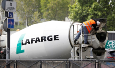 Un camion de Lafarge à Paris