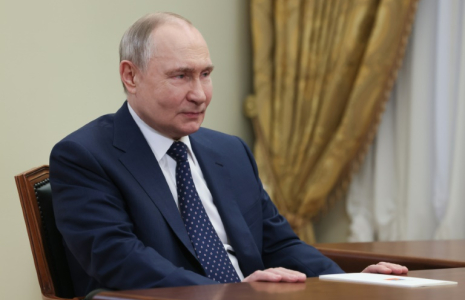 Le président russe Vladimir Poutine à Saint-Pétersbourg, le 28 avril 2025. Image distribuée par l'agence d'Etat Spoutnik. ( POOL / Mikhail METZEL )