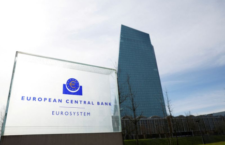 Le logo de la Banque centrale européenne (BCE) à l'extérieur de son siège à Francfort