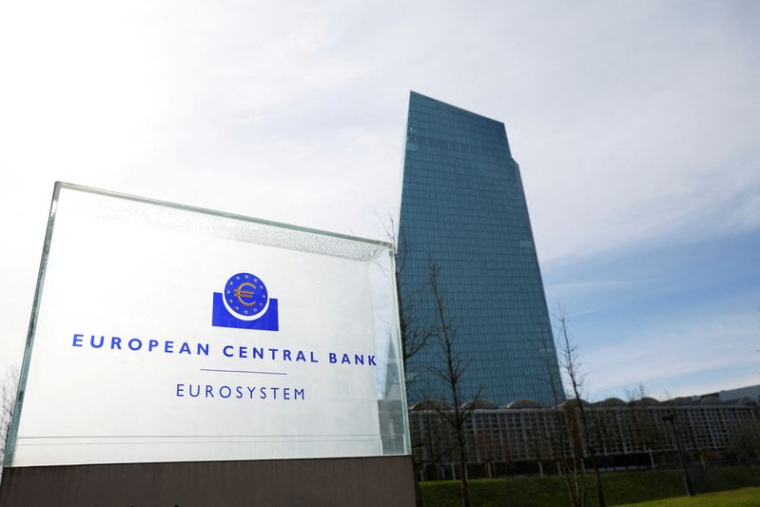 Le logo de la Banque centrale européenne (BCE) à l'extérieur de son siège à Francfort