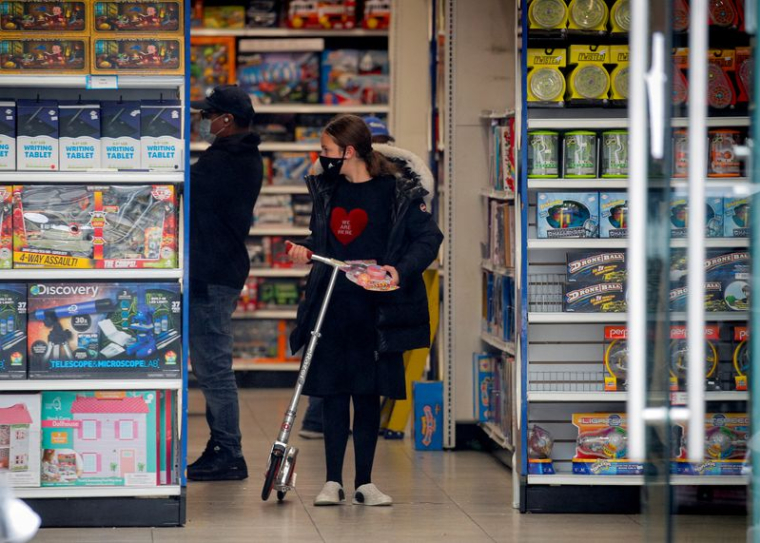 USA: LES DÉPENSES DES MÉNAGES AUGMENTENT PLUS QUE PRÉVU EN SEPTEMBRE