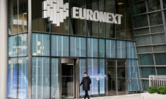 La place parisienne est l'une des seules places européennes à terminer nettement dans le vert jeudi ( AFP / Ludovic MARIN )