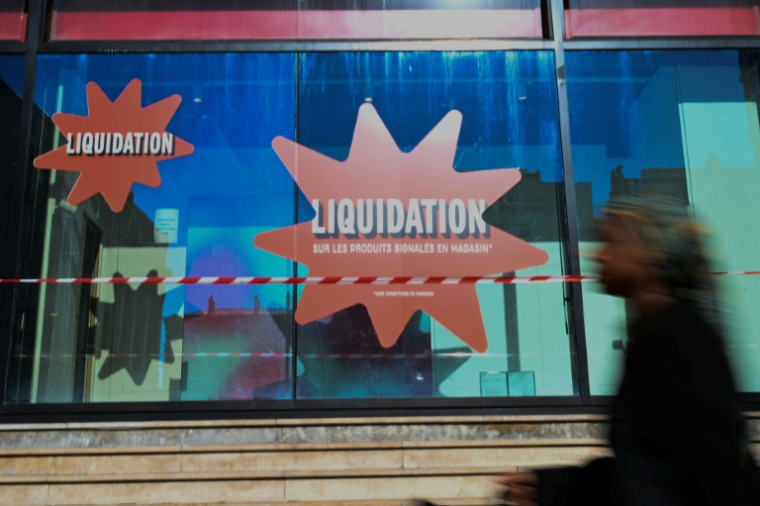 Une boutique fermée dans le centre-ville de Marseille, le 22 octobre 2025 ( AFP / Christophe SIMON )