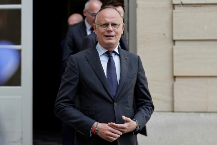 L'ancien Premier ministre et président du parti Horizons, Edouard Philippe, à la sortie de l'hôtel Matignon après une réunion avec le Premier ministre François Bayrou sur le mode de scrutin proportionnel, le 22 mai 2025 à Paris ( AFP / STEPHANE DE SAKUTIN )