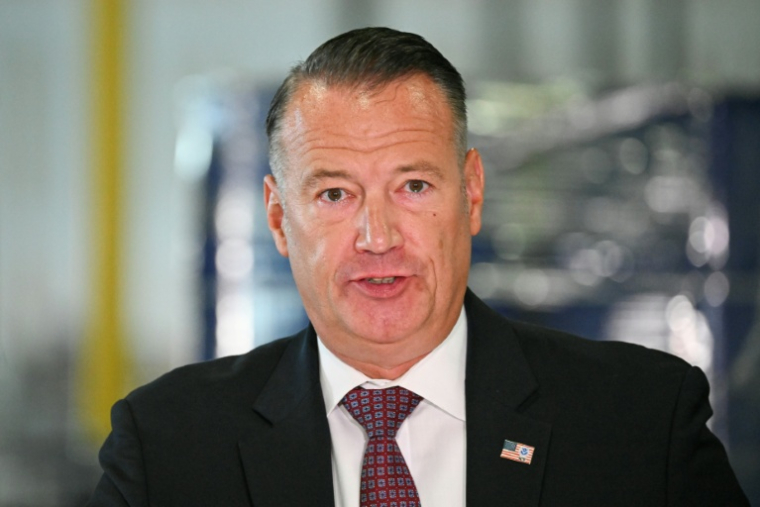 Le directeur de la police fédérale de l'immigration (ICE), Todd Lyons lors d'une conférence de presse à Pasadena, au Texas, le 3 septembre 2025 ( AFP / RONALDO SCHEMIDT )
