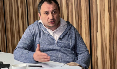 M. Solsky, participe à une interview avec Reuters à Kiev