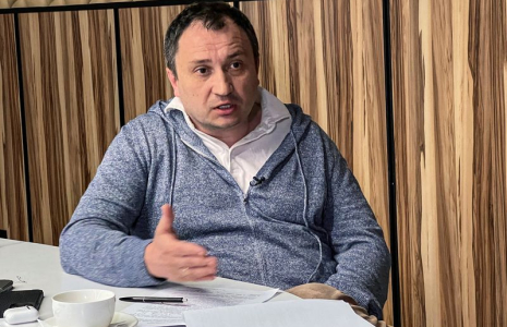 M. Solsky, participe à une interview avec Reuters à Kiev