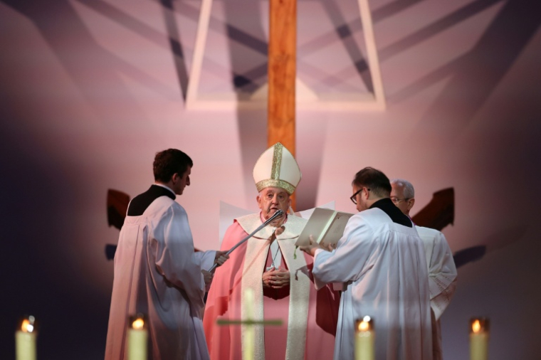Le pape François préside une messe à Ajaccio le 15 décembre 2024 en Corse ( AFP / Pascal POCHARD-CASABIANCA )