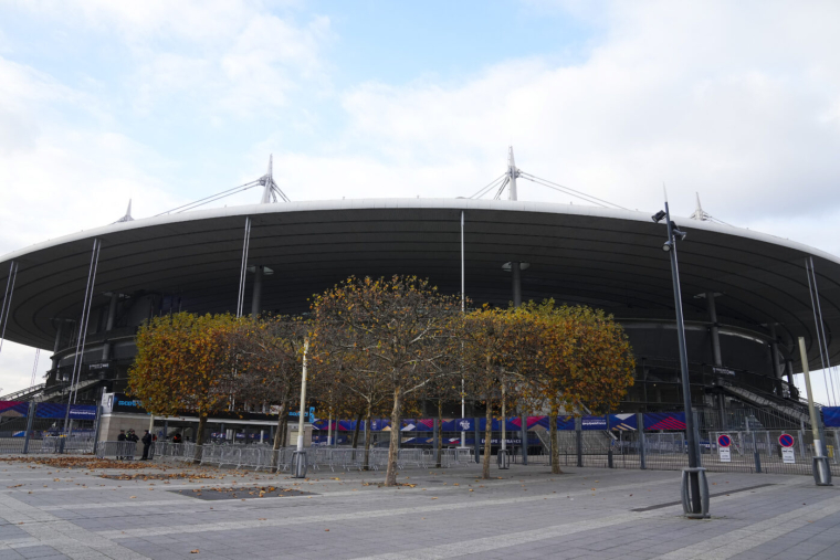 Le bel hommage à Manuel Dias devant le Stade de France