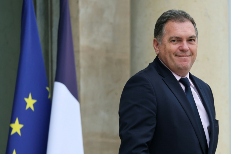 Le ministre des Transports, Philippe Tabarot, sur le perron de l'Elysée, le 16 juillet 2025 à Paris ( AFP / Ludovic MARIN )