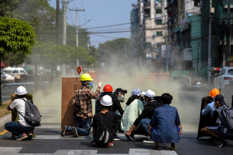 LA POLICE BIRMANE RÉPRIME LES MANIFESTATIONS, UNE FEMME TUÉE