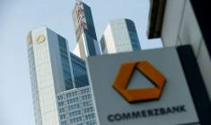 Photo d'archives du logo Commerzbank à Francfort, en Allemagne