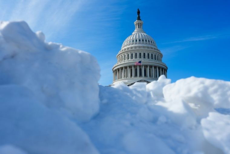 Un monticule de neige devant le Capitole de Washington, siège du Congrès américain, le 31 janvier 2026 ( AFP / Aaron Schwartz )