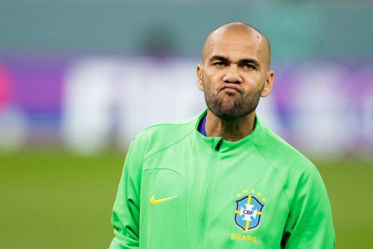 Dani Alves prend la parole devant 35 000 personnes au Metropolitano