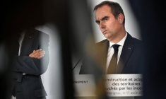 Le Premier ministre français, Sébastien Lecornu, participe à une réunion avec des responsables de Technowest à Mérignac.