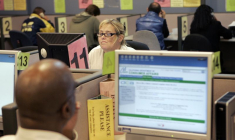 Des personnes à la recherche d'emplois à San Francisco