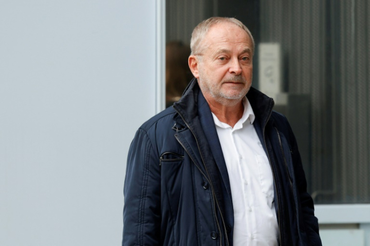 Le sénateur MoDem Joël Guerriau à la sortie du tribunal à Paris, le 6 novembre 2024 ( AFP / GEOFFROY VAN DER HASSELT )