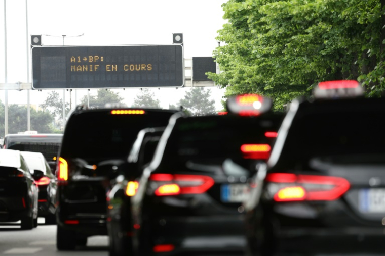 Manifestation de taxis à Saint-Denis, en Seine-Saint-Denis, le 21 mai 2025 ( AFP / Thomas SAMSON )