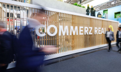 Des personnes arrivent au Salon international de l'immobilier et de l'investissement EXPO REAL à Munich