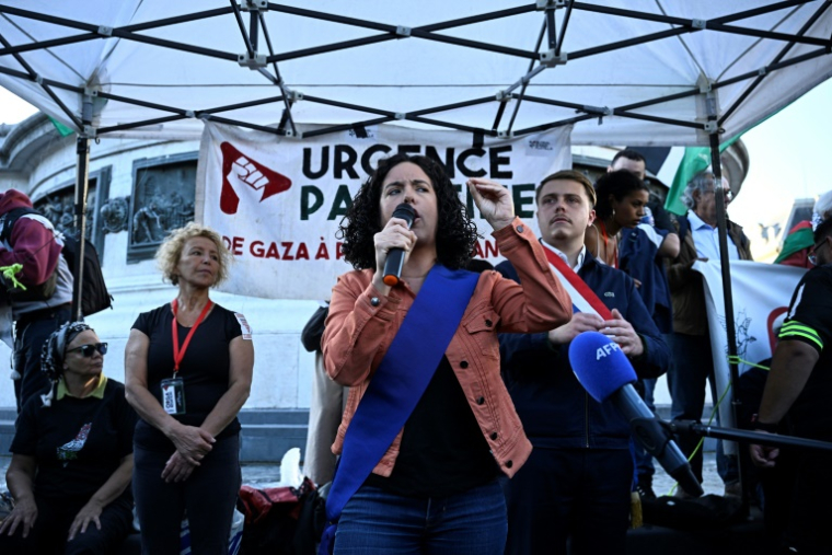 La députée européenne du parti LFI Manon Aubry lors du rassemblement "Stop au génocide" en soutien à Gaza, place de la République à Paris, le 17 septembre 2025 ( AFP / JULIEN DE ROSA )