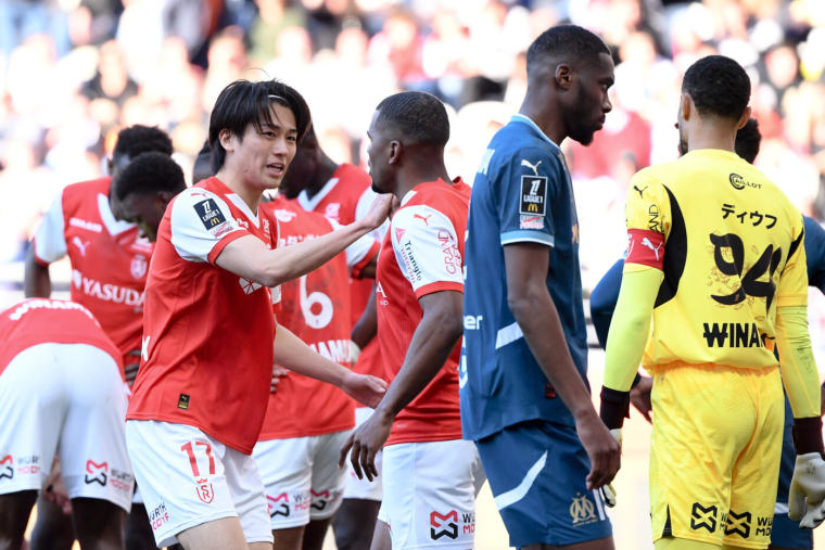 Reims retrouve le sourire en enfonçant l’OM dans le doute