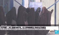 La France rapatrie 15 femmes et 40 enfants des camps de prisonniers jihadistes en Syrie