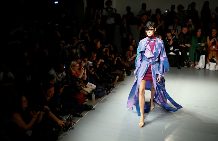 MODE: LE MARCHÉ FRANÇAIS REPLONGE, LES "GILETS JAUNES" VONT PESER