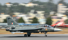 Un avion de chasse indien Tejas au salon Aero India 2025 à Bangalore ( AFP / IDREES MOHAMMED )
