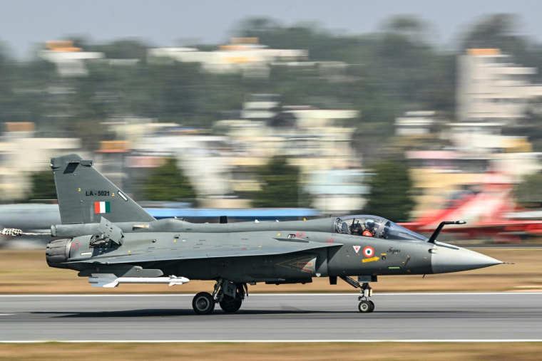 Un avion de chasse indien Tejas au salon Aero India 2025 à Bangalore ( AFP / IDREES MOHAMMED )