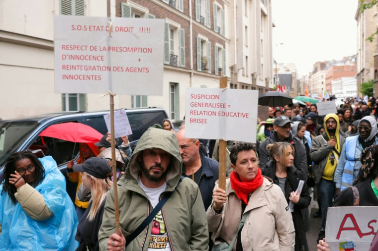 Manifestation organisée par sept syndicats du secteur de l'éducation devant la Direction des Affaires Scolaires (Dasco) à Paris, le 19 mai 2026 ( AFP / Thomas SAMSON )