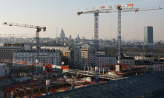 Photo d'archives de travaux de construction près de la gare d'Austerlitz à Paris, avec en fonds la Tour Eiffel, le Pantheon, le 3 février 2025 ( AFP / Xavier GALIANA )