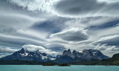 Vue du massif del Paine dans le parc national Torres del Paine, dans la région de Magallanes, au sud du Chili, à 400 km au nord-ouest de Punta Arenas, le 6 janvier 2024. ( AFP / Juan BARRETO )