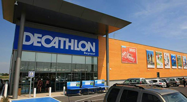 Une zone commerciale près de Beynost. (© Patrimoine et Commerce)