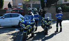 Des gendarmes devant le collège Joseph-Lakanal à Aubagne, dans les Bouches-du-Rhône, le 12 octobre 2026 ( AFP / Miguel MEDINA )