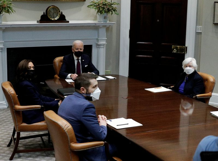 YELLEN APPELLE LES GRANDES ÉCONOMIES À DÉPENSER PLUS