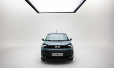 Dacia, la marque économique du groupe Renault, dévoile la nouvelle Dacia Spring EV à Aubervilliers, près de Paris